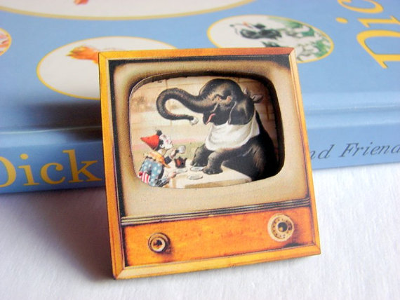 Circus Clown And Elephant Tea Party - Television Tv 3d Dimensional Pin Badge Brooch - Lg Chipboard Paper And Wood Decoupage Collage - Orange Blue