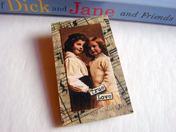 True Love - Boy And Girl - Inspirational Paper And Chipboard Collage Decoupage Pin Brooch Badge - Retro Vintage