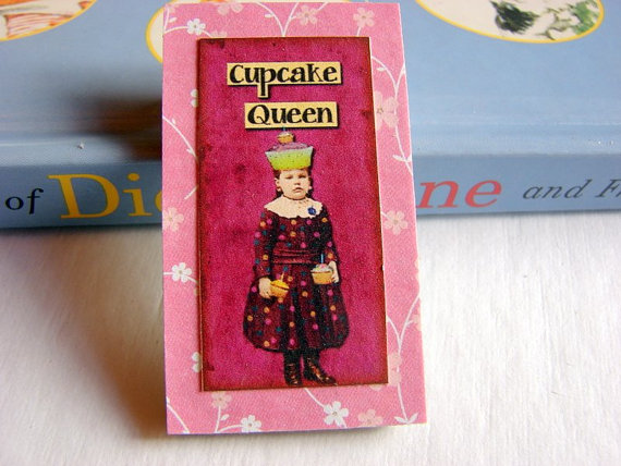 Vintage Girl With A Cupcake Crown - Cupcake Queen - Paper And Chipboard Collage Decoupage Pin Brooch Badge - Retro