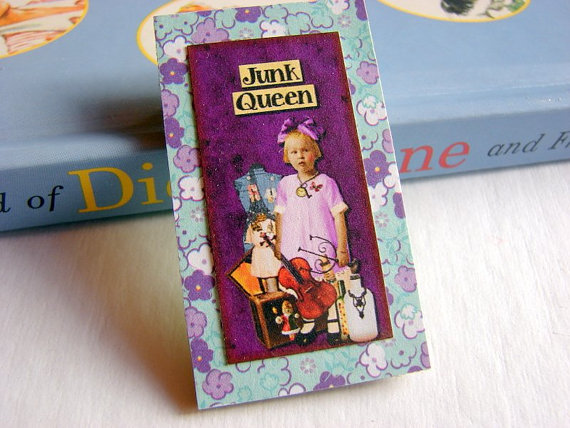 Vintage Girl With Thrift Shop Finds - Junk Queen - Paper And Chipboard Collage Decoupage Pin Brooch Badge - Retro